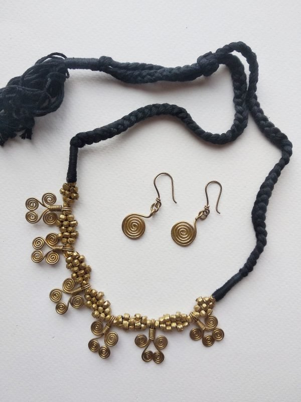 HOW TO Make Silk Thread Necklace|Black Thread chain| Tutorials..!! - YouTube